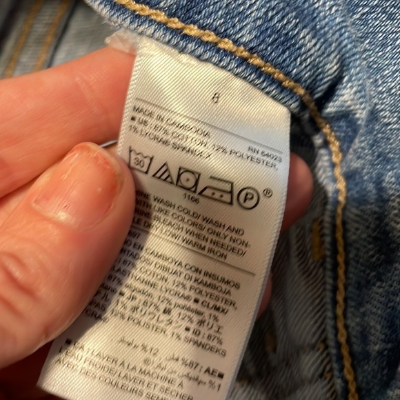 Old navy boyfriend light wash jean shorts size 8 - Picture 2 of 3